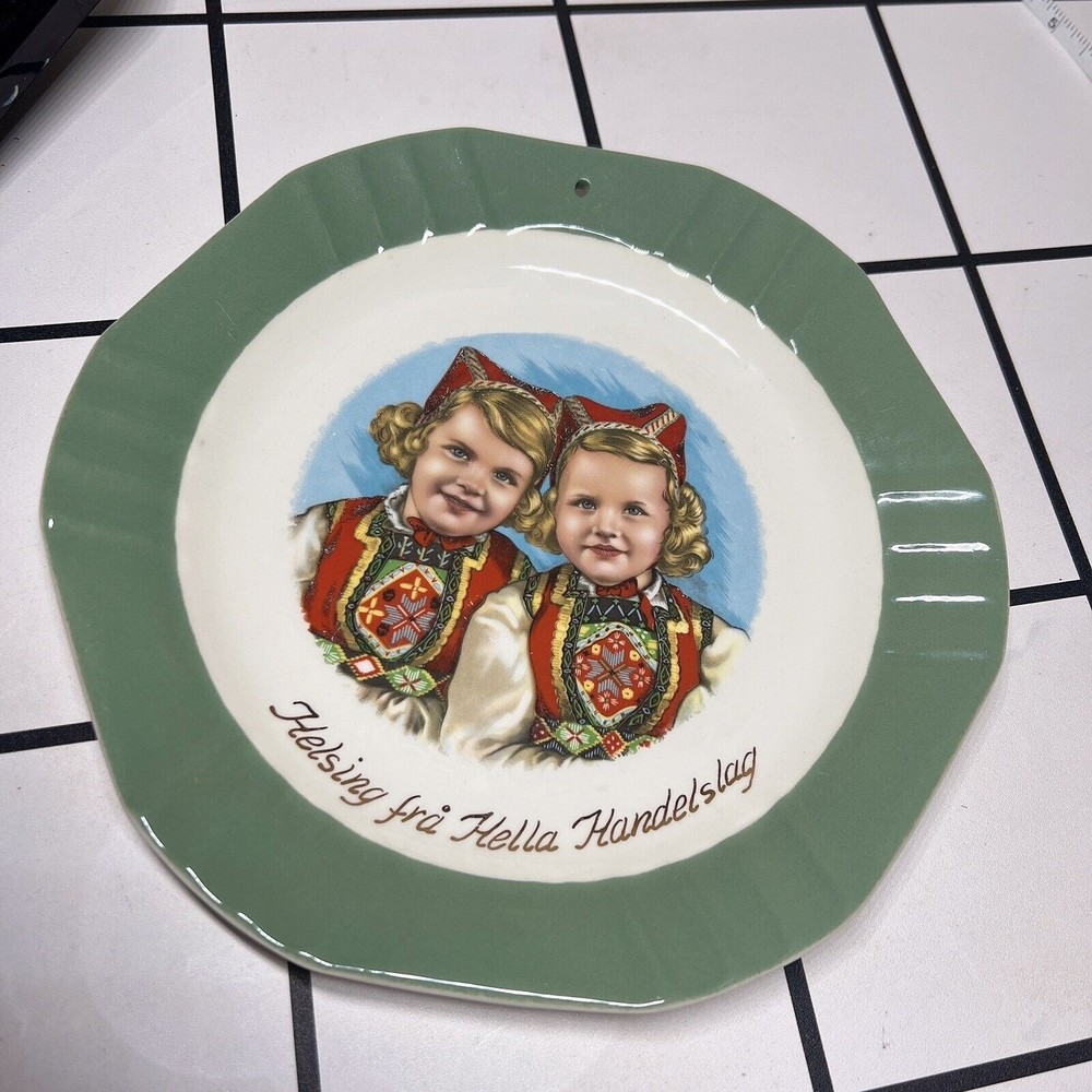 FIGGJO FLINT NORWAY PORCELAIN TWIN GIRLS GILT FLORAL 8.25”PORTRAIT PLATE 1950-
